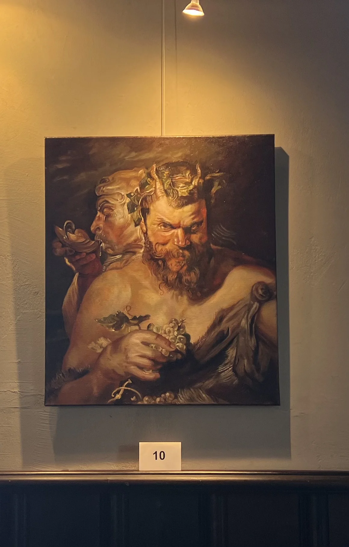 Twee Satyrs van Rubens hangend in de expositiezaal